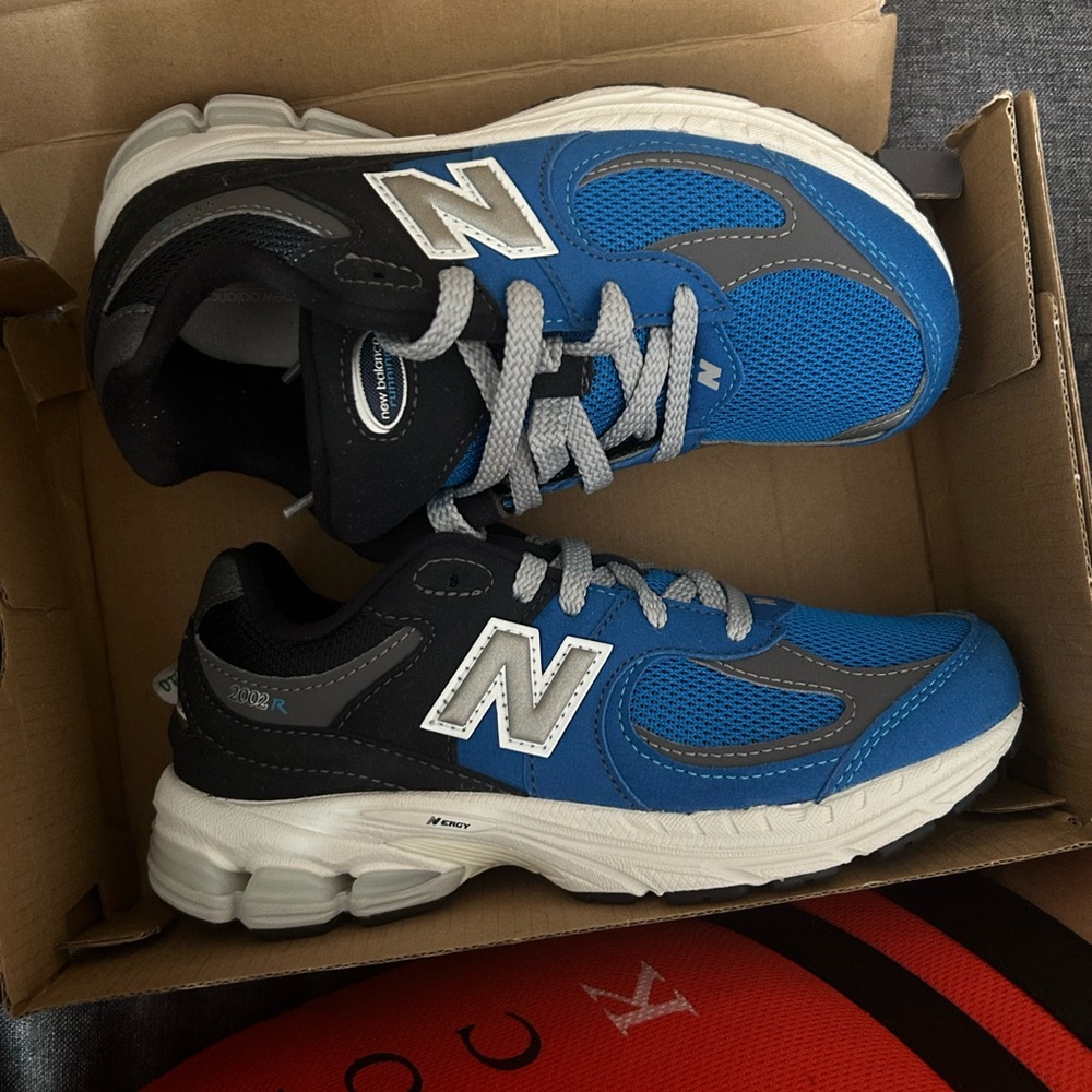 Preschool new balances size 3